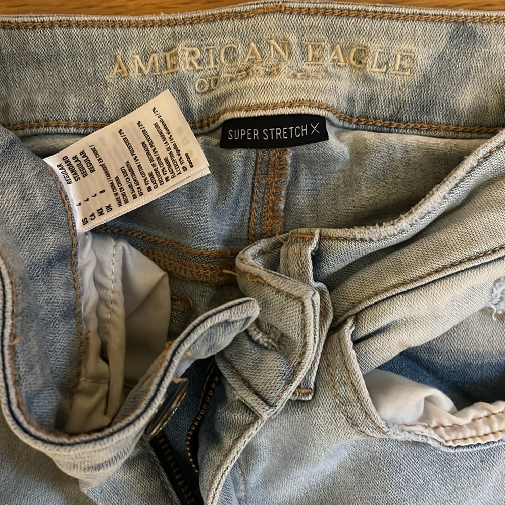 size 4 super stretch light wash american eagle skinny jeans with fake rips - Picture 2 of 2